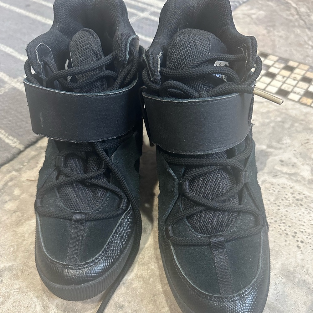 Sorel shoes. Black